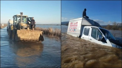 Bursa'da &Ccedil;apraz &Ccedil;ayı'nın taşmasıyla Harmanlı kara yolu ile Harmanlı K&ouml;pr&uuml;s&uuml; ulaşıma kapand