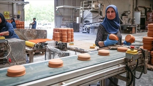 Bursa'da kadınların şekillendirdiği çömlekler 94 ülkeye ihraç ediliyor