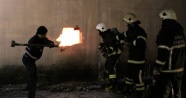 Bursa'da perde fabrikası alev alev yandı