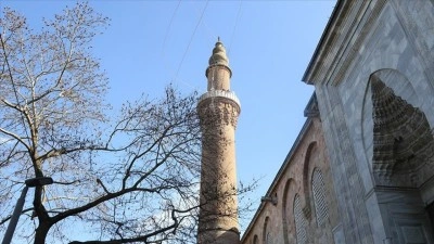 Bursa'daki tarihi Ulu Cami'ye 'Kul hakkından sakın' yazılı mahya asılıyor