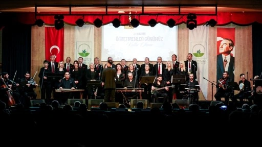 Bursa'nın muhtarlarından oluşan koro 7 yıldır sahne alıyor