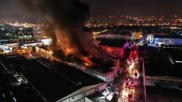 Bursa'da fabrikada çıkan yangına müdahale sürüyor