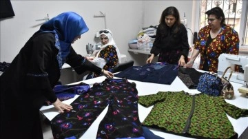 Bursa'da geleneksel kumaştan giysi üreten kadınlar yurt dışına açılmayı hedefliyor