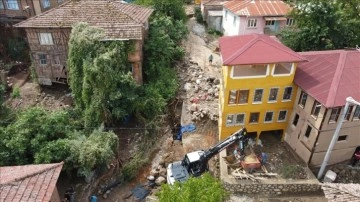 Bursa'da selden zarar gören mahallede hasar tespit çalışmaları sürüyor