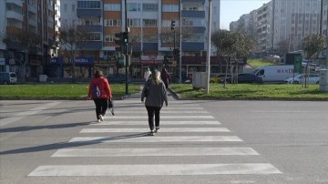 Bursa'da "zemin yaya" uygulaması trafik ışıklarında geçişte kolaylık sağlıyor