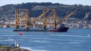 Büyük liman vinci taşıyan geminin Çanakkale Boğazı&#039;ndan geçişi başladı