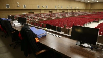 B&uuml;y&uuml;k&ccedil;ekmece Belediyesinde yolsuzluk iddialarına ilişkin dava g&ouml;r&uuml;lmeye başlandı