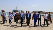 Büyükelçi Özoral'dan Türk askerlerin tutulduğu adaya ziyaret
