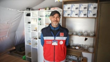 Çadır kentin "Mehmet abisi" depremzedelerin yardımına koşuyor