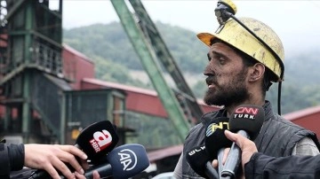 Çalışma arkadaşlarını kurtarmak için maden ocağına koştu