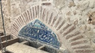 Cami restorasyonunda sıvaların altından 400 yıllık altın işlemeler çıktı
