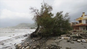 Çanakkale-Balıkesir sınırındaki Mıhlı Çayı'nın taşması sonucu hasar oluştu