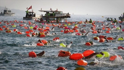 Çanakkale Boğazı'ndaki yarışta 1434 yüzücü Avrupa'dan Asya'ya kulaç attı