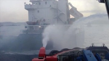 Çanakkale Boğazı'nda kuru yük gemisinde çıkan yangın söndürüldü