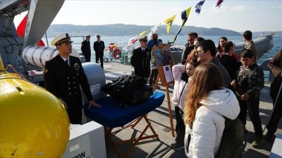 &Ccedil;anakkale'de Deniz Kuvvetleri Komutanlığı gemileri ziyarete a&ccedil;ıldı