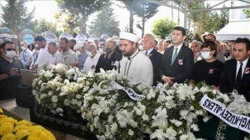 Çanakkale'de öldürülen eğitimci Nazmi Arıkan'ın cenazesi İstanbul'da toprağa verildi