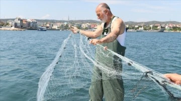 Çanakkaleli jumbo karides avcıları bolluk beklentisiyle sezona başladı