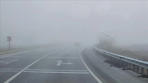 Çankırı-Ankara kara yolunda sis etkili oluyor