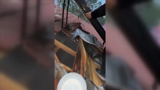 Çankırı'da yıldırım isabet eden evde hasar oluştu