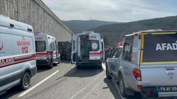 Çankırı'da tır otomobilin üzerine devrildi, 4 kişi öldü, 2'si polis 3 kişi yaralandı