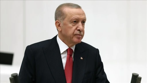 CANLI - Cumhurbaşkanı Erdoğan: Büyük ve güçlü Türkiye ülküsüne giden yolda hepimiz biriz, beraberiz