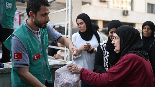 Cansuyu ekipleri 6 bin 900 Filistinli aileye kurban eti dağıttı