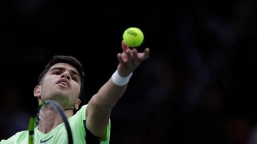 Carlos Alcaraz, ATP Finalleri'ne yenilgiyle başladı