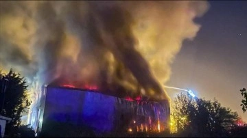 Çatalca'da iş yerinin deposunda çıkan yangın söndürüldü