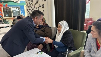 &Ccedil;ekmek&ouml;yl&uuml; muhtarlardan il&ccedil;ede yaşayanlar ile huzurevi sakinlerini buluşturan proje