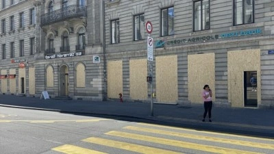 Cenevre'deki işletmeler, G7 Zirvesi karşıtı g&ouml;steri &ouml;ncesi vitrinlerini koruma altına aldı