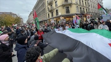 Cenevre'de binlerce kişi soğuğa rağmen "Filistin ile dayanışma için" yürüdü