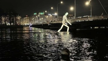 Cenevre'de düzenlenen ışık festivaliyle sanat şehirle buluşuyor