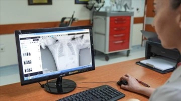 Çengelli iğne yutan 10 aylık bebek zamanında müdahaleyle kurtuldu