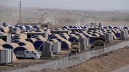 Cephe gerisinde çadır kamp inşa ediliyor
