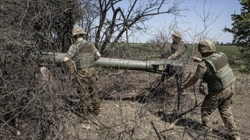 Cephedeki Ukrayna topçu bataryalarının faaliyetleri görüntülendi