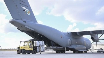 Çeşitli ülkelerden gelen yardım malzemeleri, askeri uçaklarla deprem bölgesine gönderildi