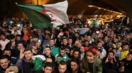 Cezayir'de Buteflika'nın istifasından dolayı sevinç gösterisi