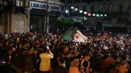Cezayir'de göstericiler Buteflika'nın gitmesinden fazlasını istiyor
