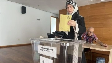 Cezayir ve Nijerya'da, Türkiye'deki 14 Mayıs seçimleri için oy verme işlemi son günde sürü