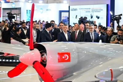 CHP Genel Başkanı &Ouml;zel, SAHA 2026'yı ziyaret etti
