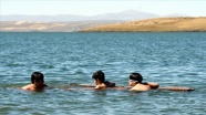 Çıldır Gölü'nde kışın atlı kızak yazın da yüzme keyfi