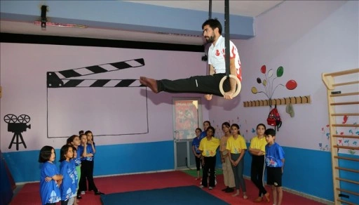 Cimnastiği müzikle buluşturan antrenör geleceğin sporcularını yetiştiriyor