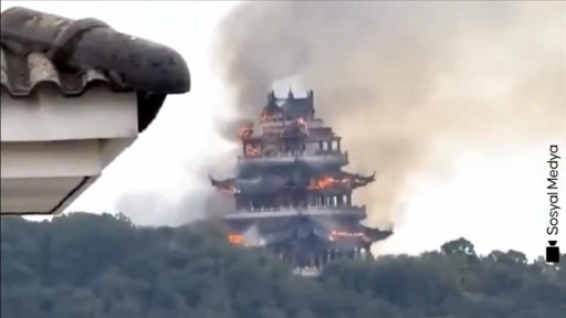 Çin'de 1500 yıllık bir tapınakta yangın çıktı