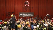Çin Hong Kong Yasama Meclisini basan protestocuları kınadı