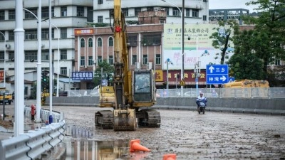&Ccedil;in'in g&uuml;neyinde şiddetli sağanak nedeniyle &ccedil;ok sayıda u&ccedil;ak seferi iptal edildi