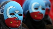 Çin'in 'Sincan'da toplama kamplarında fabrika kurup, Uygurları zorla çalıştırdığı&#03