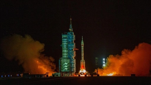 Çin, mekik hasarı nedeniyle Dünya'ya dönemeyen taykonotları diğer personel mekiğiyle getiriyor