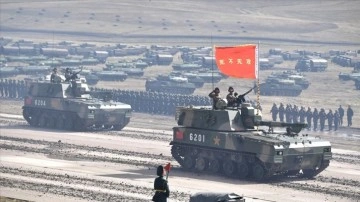 Çin, Tayvan'ın etrafını kuşatan kapsamlı askeri tatbikata başladı