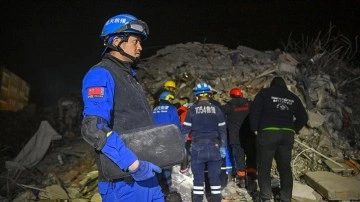Çin'den gelen 290 kişilik ekip deprem bölgesinde hayat kurtarıyor