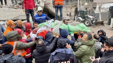 Çin'den Türkiye'ye ilk yardım ekibi yola çıktı